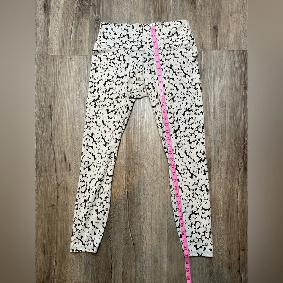 Varley Women's Everyday Abstract Printed 7/8 High Rise Yoga Leggings Size Medium - Picture 9 of 9